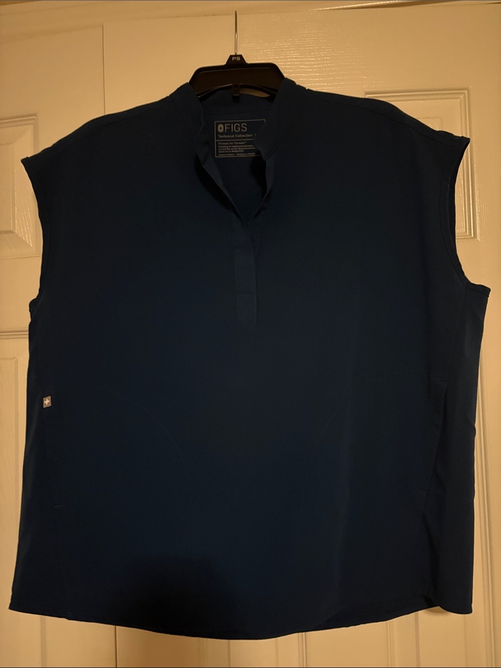 FIGS Rafaela Deep Reef Scrub Top